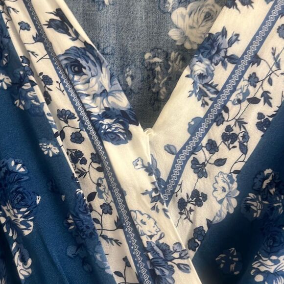 ✨Bloomchic Blue Floral Flounce Sleeves Midi Dress✨ - Picture 6 of 7